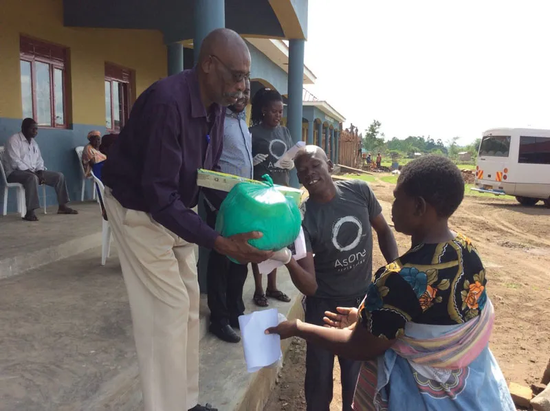 AsOne Ministries distribute food packages to people
