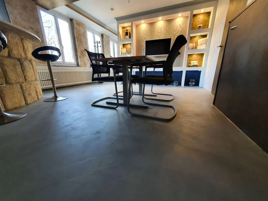 Fugenlose Wand- und Bodenbeläge