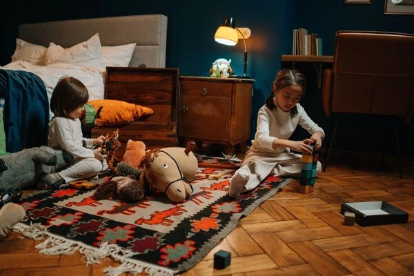 Montessori : Dans une chambre partagée entre frères et sœurs