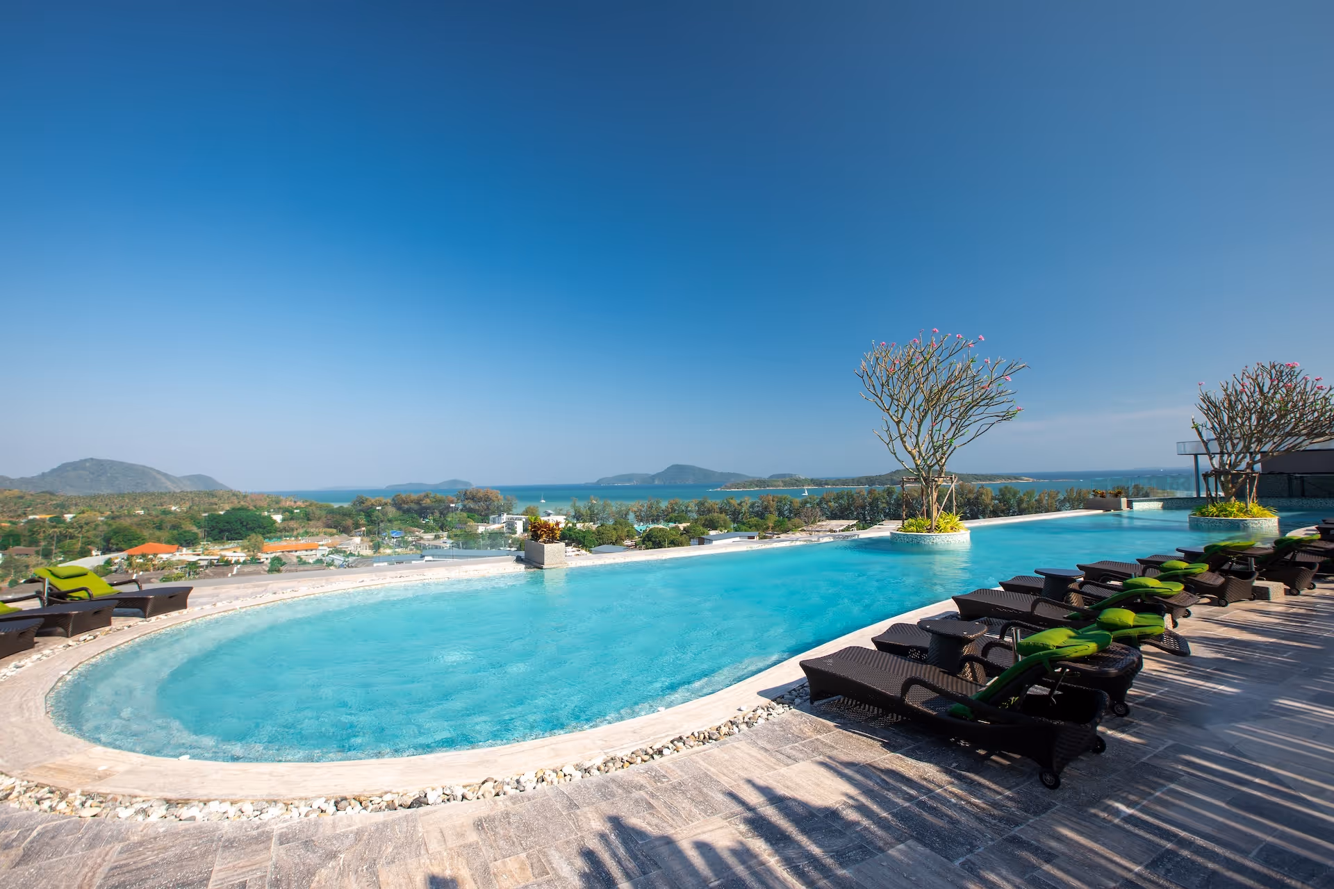 Luxury Villas vs Condos in Phuket: Which Should You Buy in 2026?