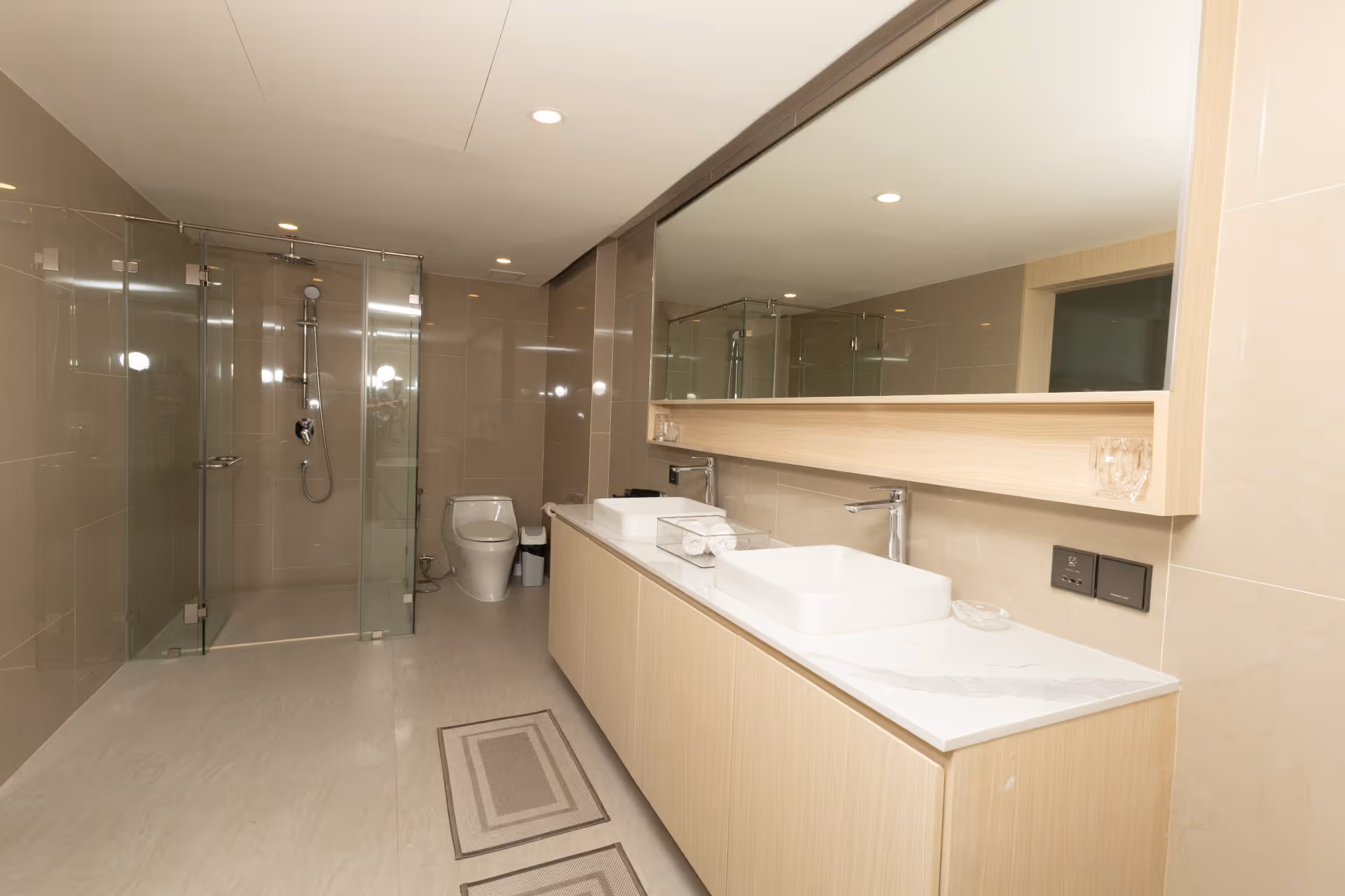VIP Mercury Condominium S8705