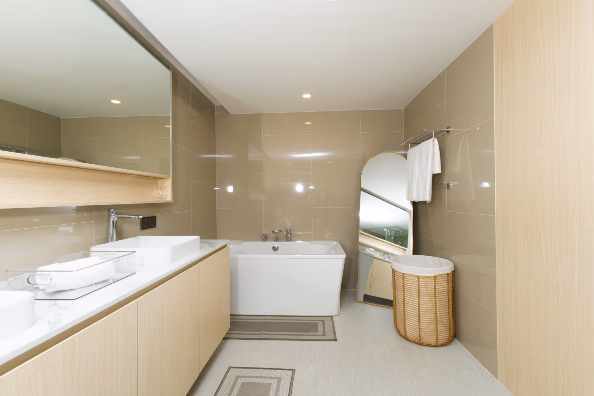 VIP Mercury Condominium S8705