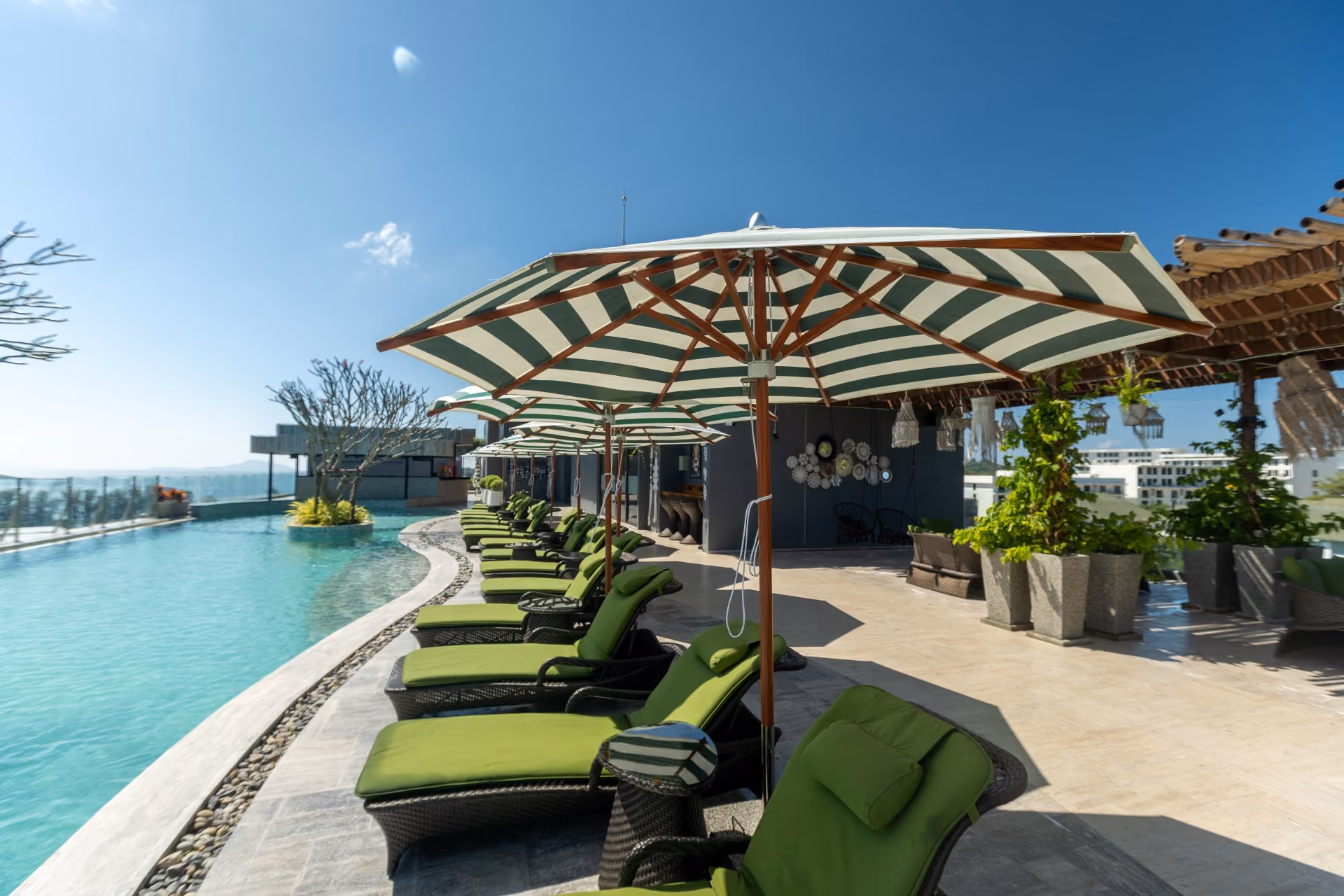 Calypso garden residences 305
