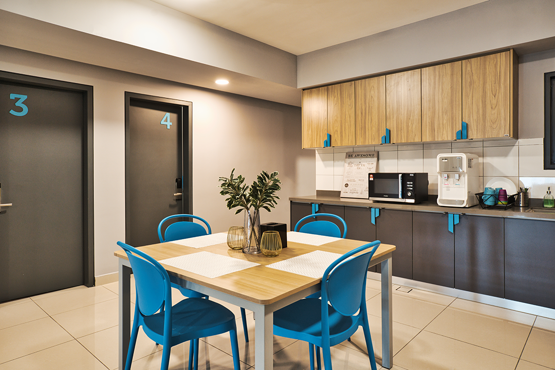 Apartment Dining Area | Waterfront Residence