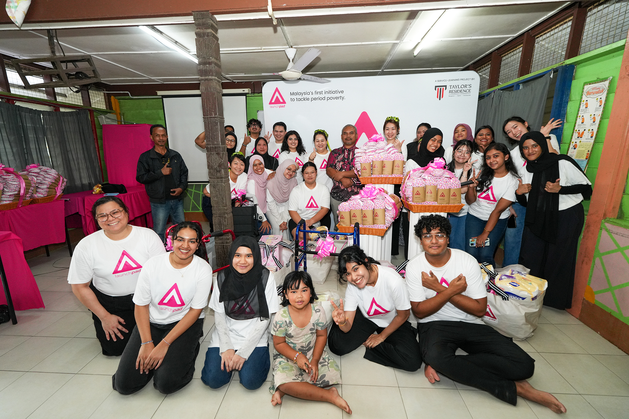 Group photo of LaunchPad volunteers, Orang Asli community members, partners, and beneficiaries during the LaunchPad Community Showcase in Kampung Serendah.
