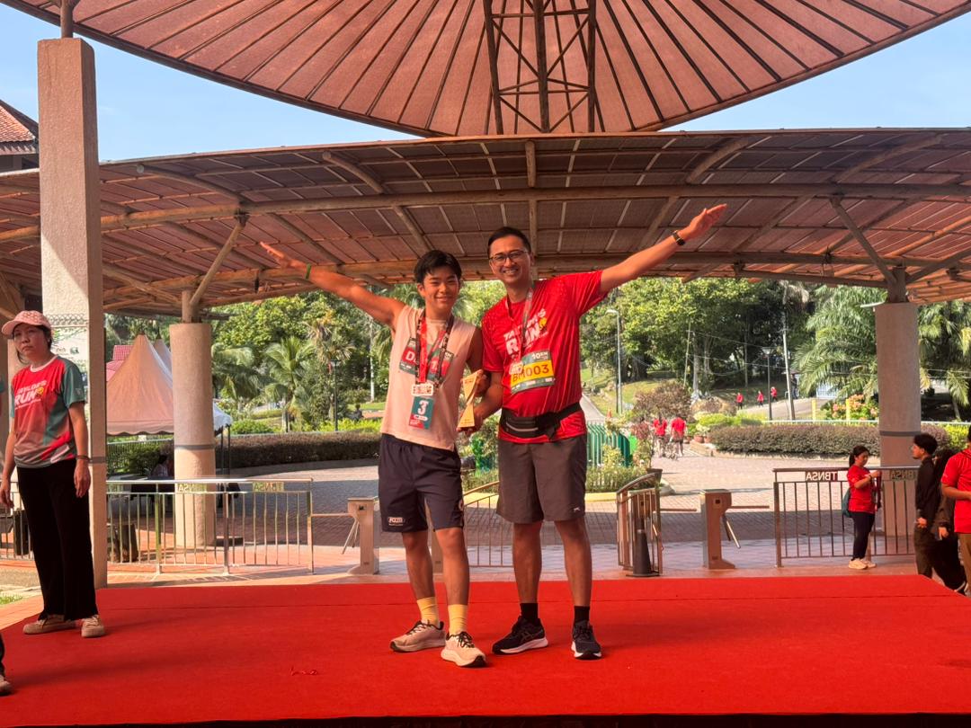 Taylor’s Residence resident receiving recognition for his podium finish at Taylor’s Run 2026.