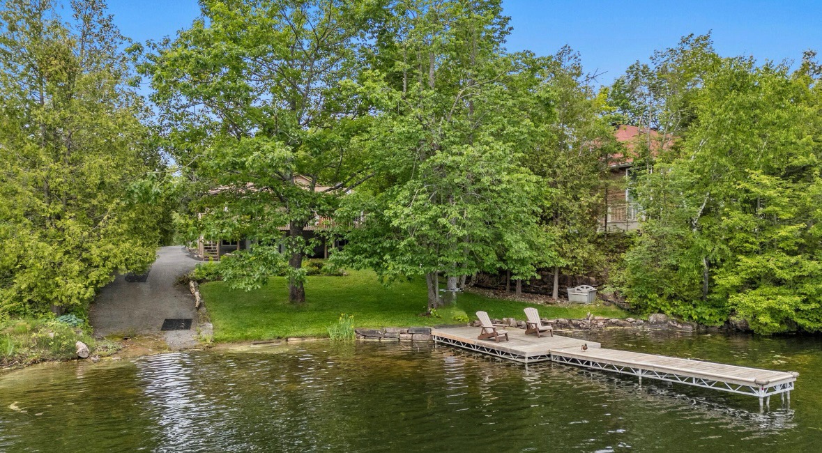 Private deck and hot tub overlooking Kawartha Lake at Karvi Stays