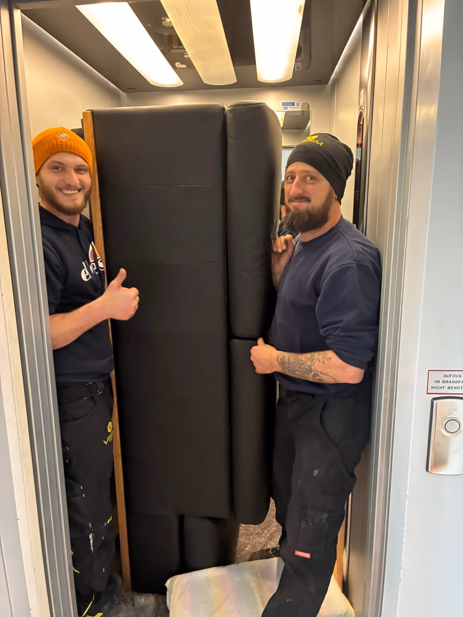 2 Mitarbeiter bei der Arbeit