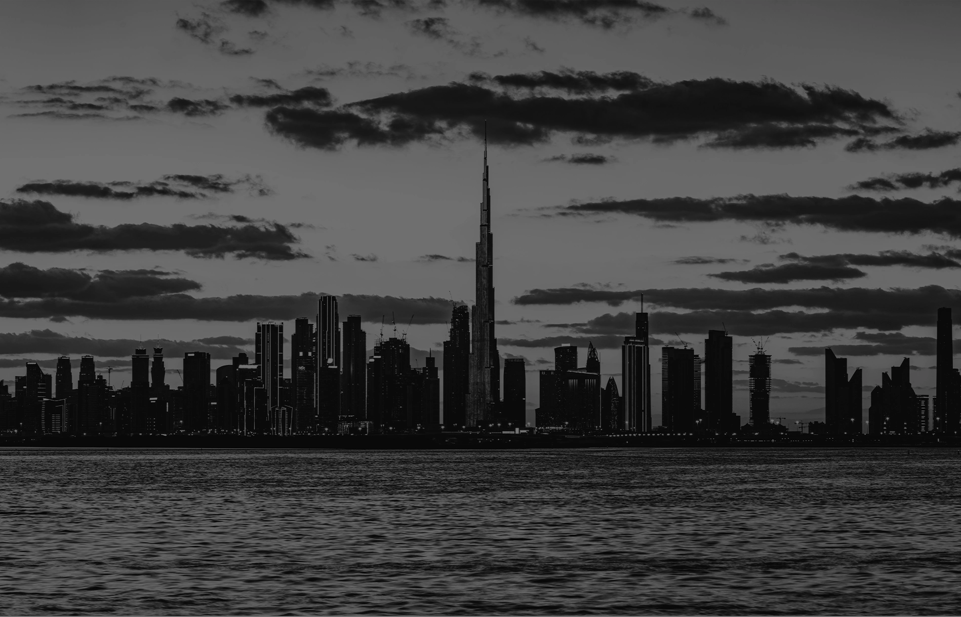 أفق دبي عند الغروب