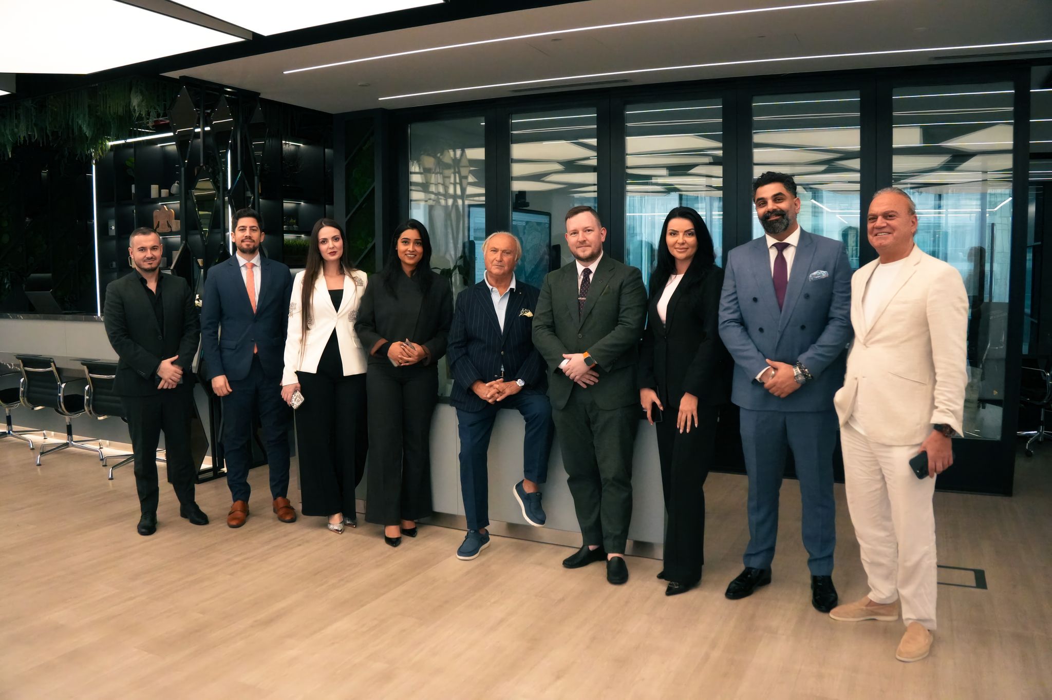 L’équipe Gulf Land dans les bureaux de Gulf Land à Dubaï