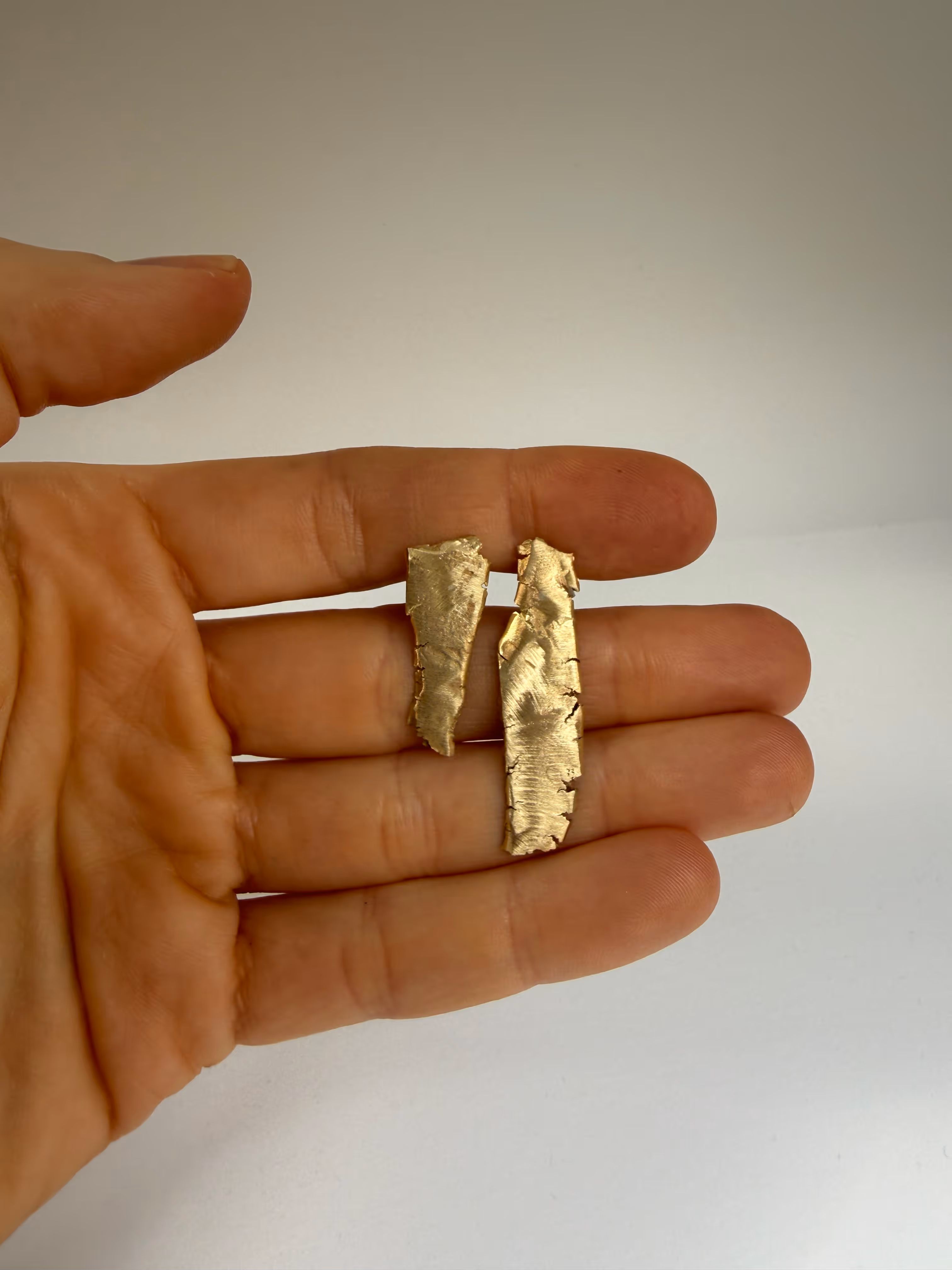 14ct Gold Textured Bar Stud Earrings