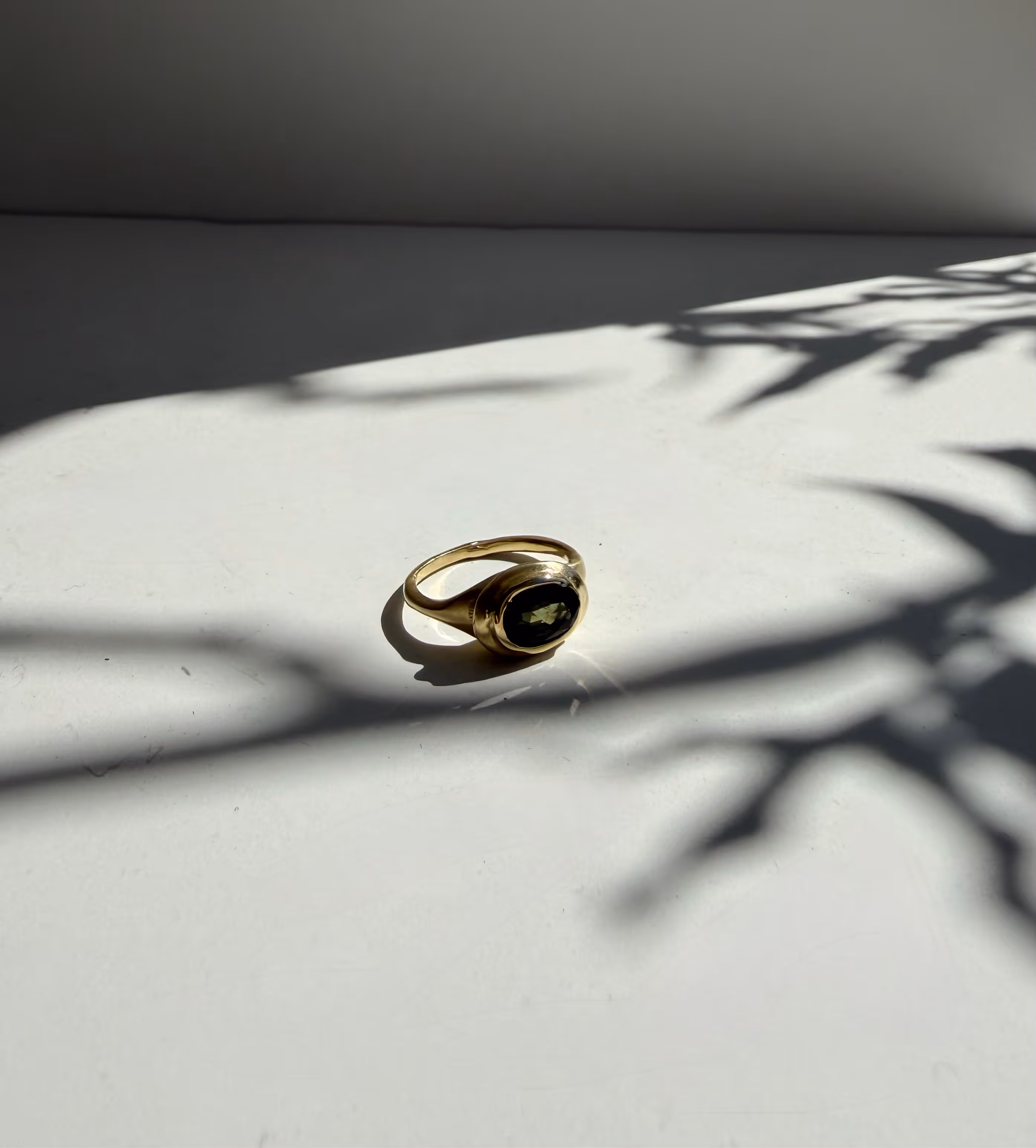 Volterra Ring — 14ct Gold & Green Sapphire