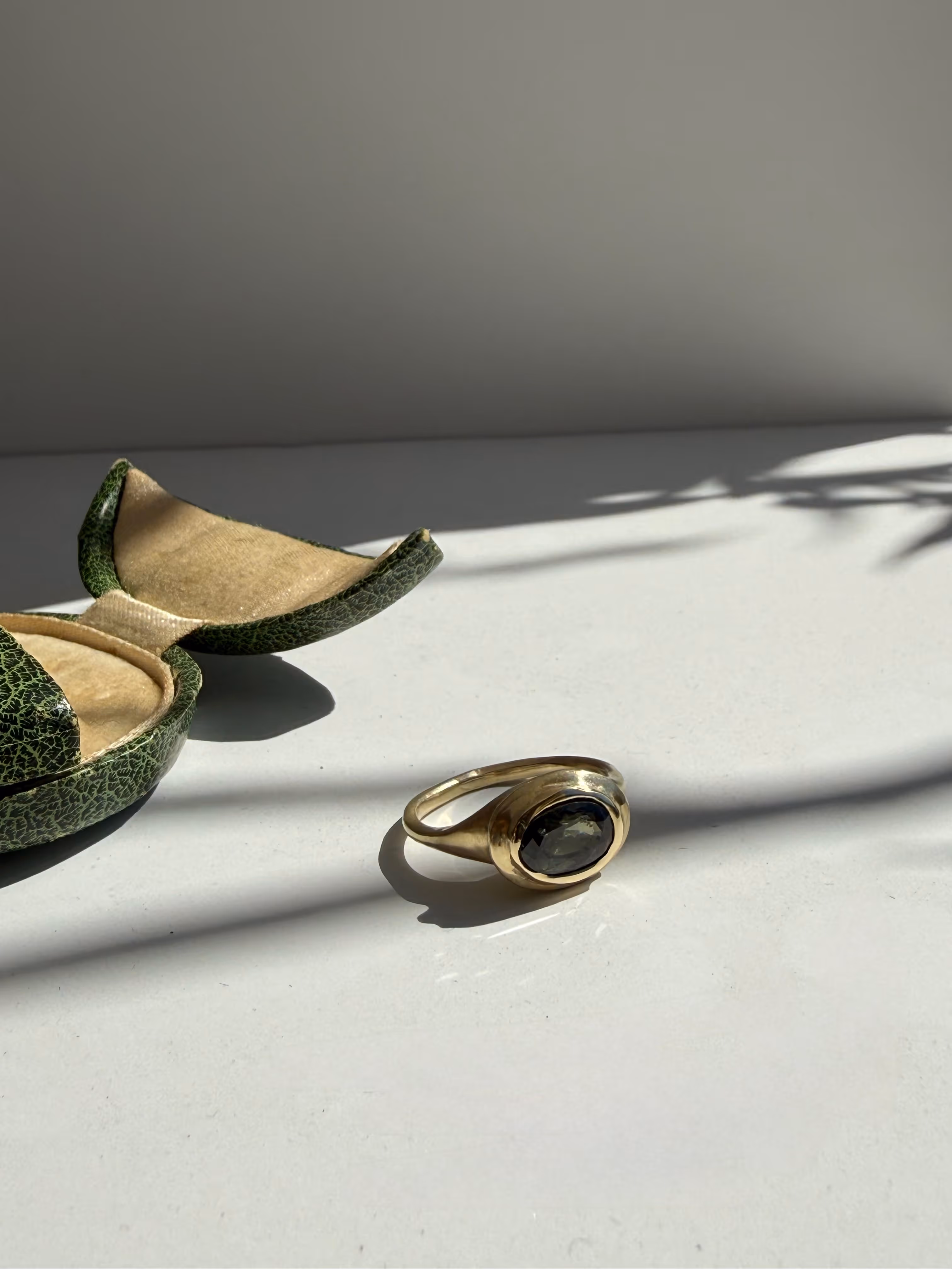 Volterra Ring — 14ct Gold & Green Sapphire