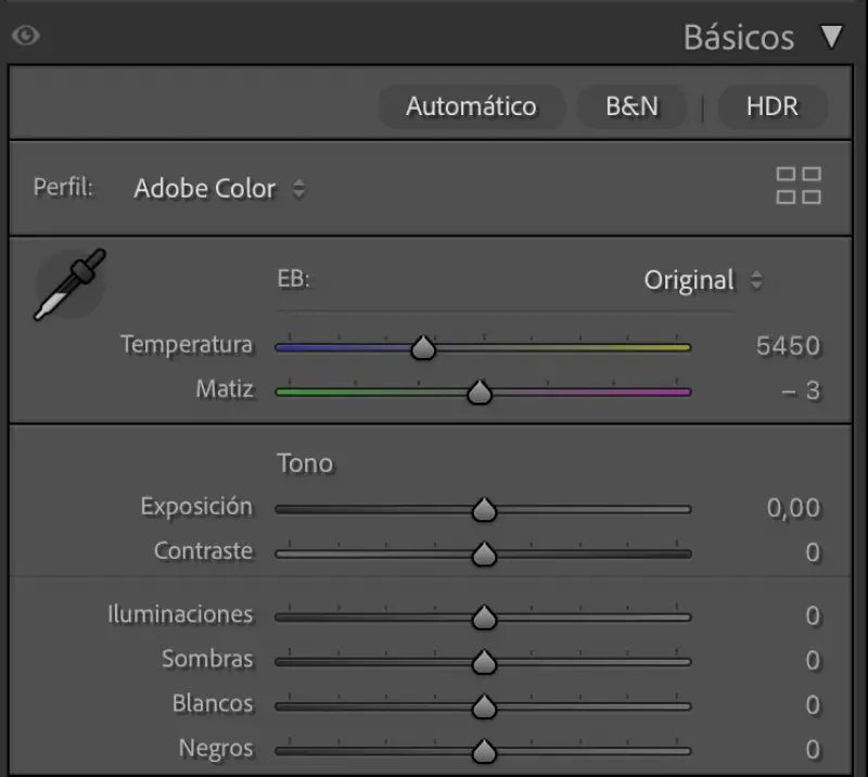 Panel Básicos de Lightroom Classic: el cuentagotas del balance de blancos, el desplegable EB (equilibrio de blancos, el nombre de Adobe) con el valor Original, Temperatura en 5450 y Matiz en −3