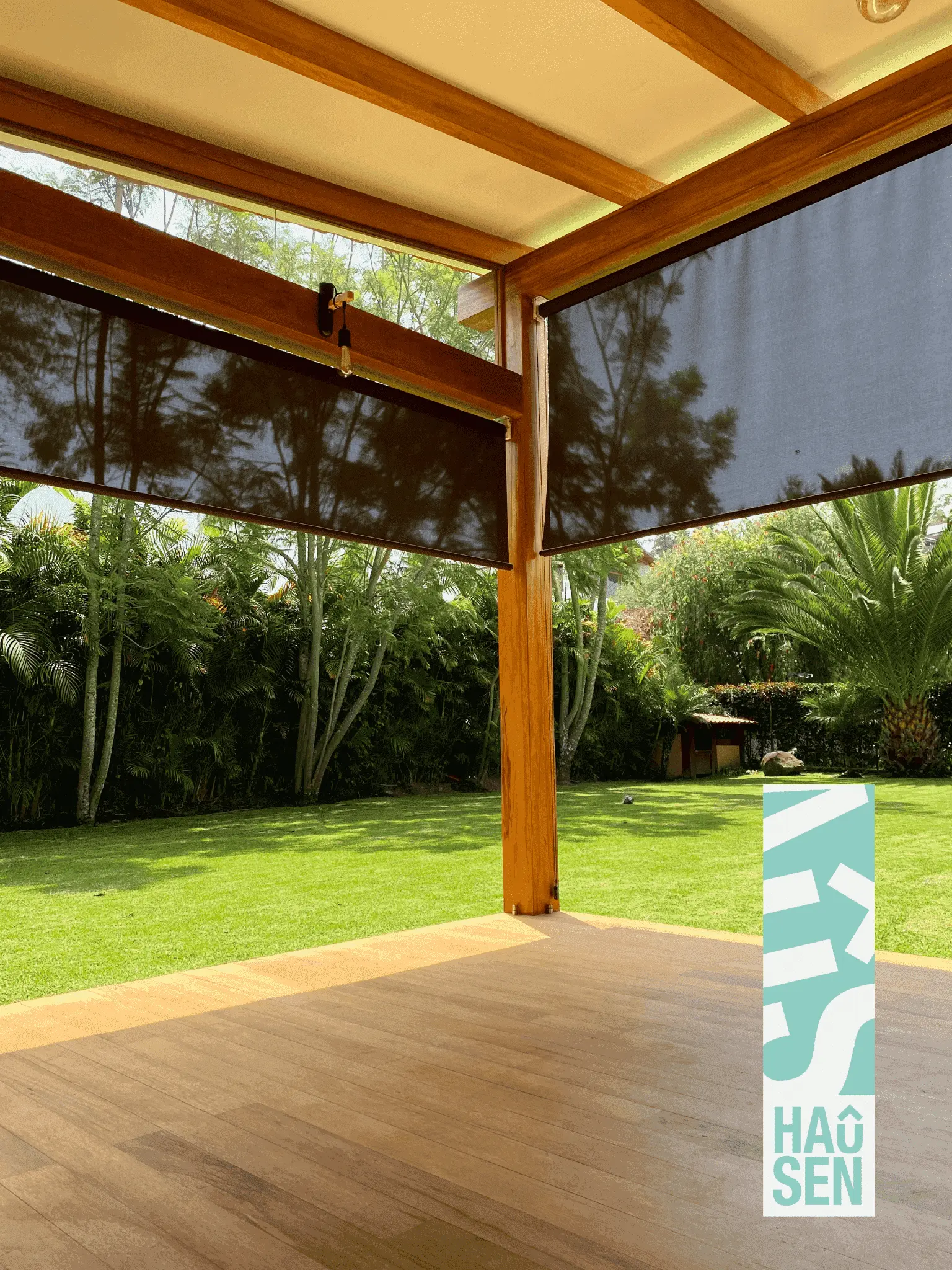 Cortinas de exterior a medida instaladas por Hausen en Quito