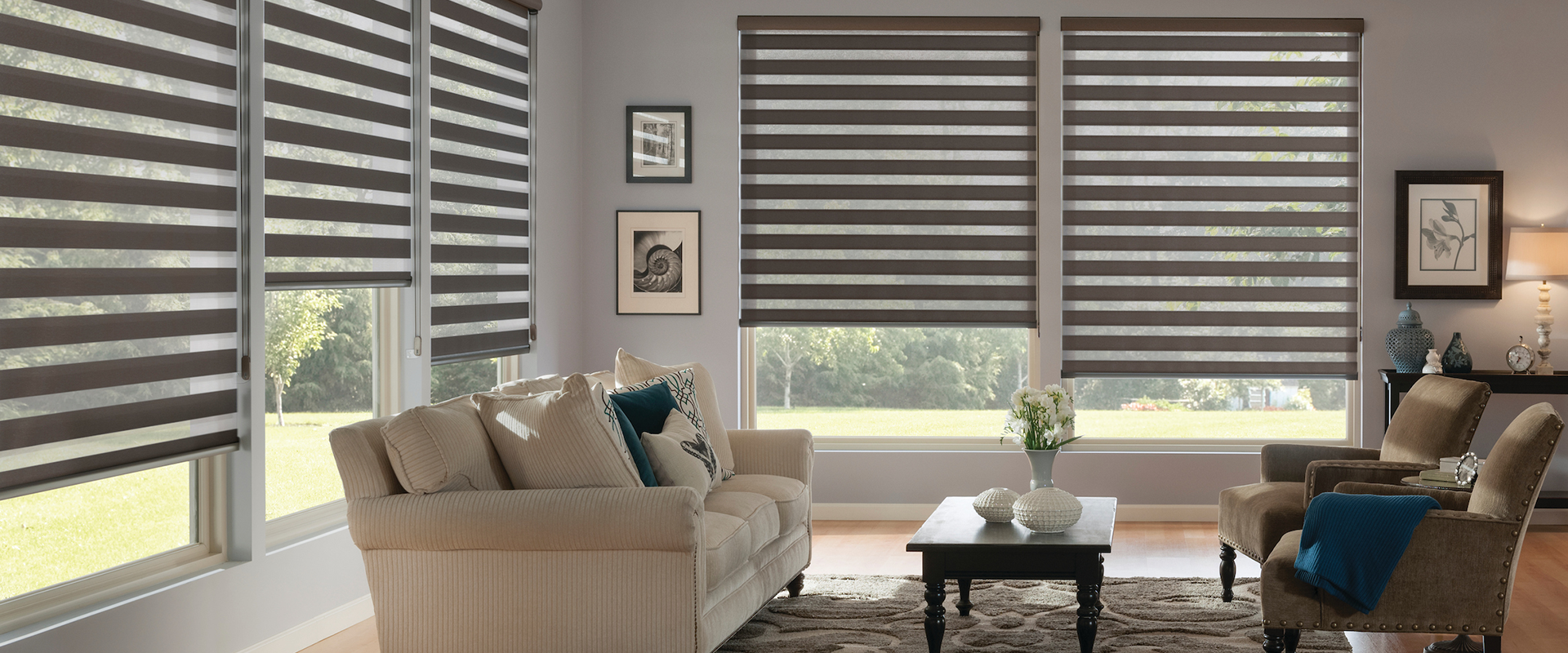 Cortinas zebra a medida con franjas para regular la luz, fabricadas por Hausen en Quito