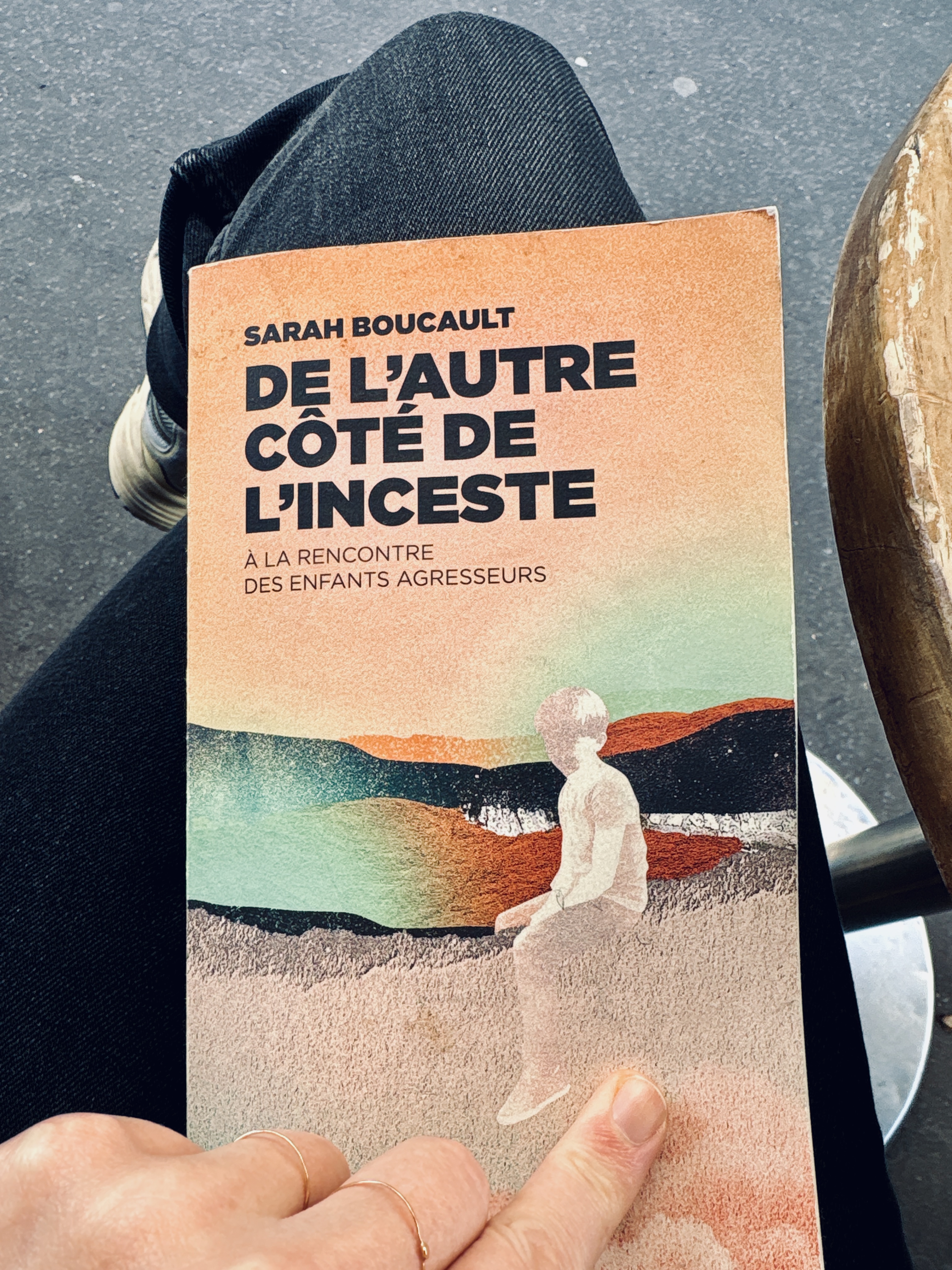 Portrait de Sarah Boucault, autrice de De l'autre côté de l'inceste — chronique par Florence Jeux