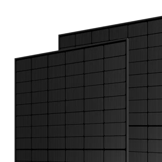Zwei schwarze Solarpaneele mit rechteckigen Zellen, leicht versetzt angeordnet.