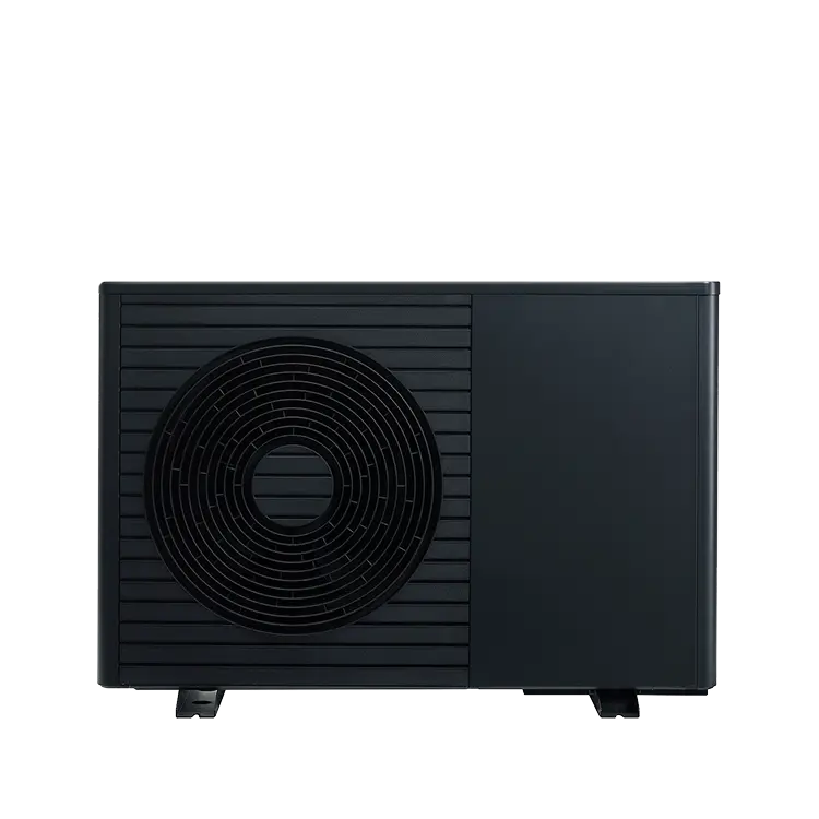 Schwarze Wärmepumpe mit großem runden Ventilator vor einem schwarzen Hintergrund.
