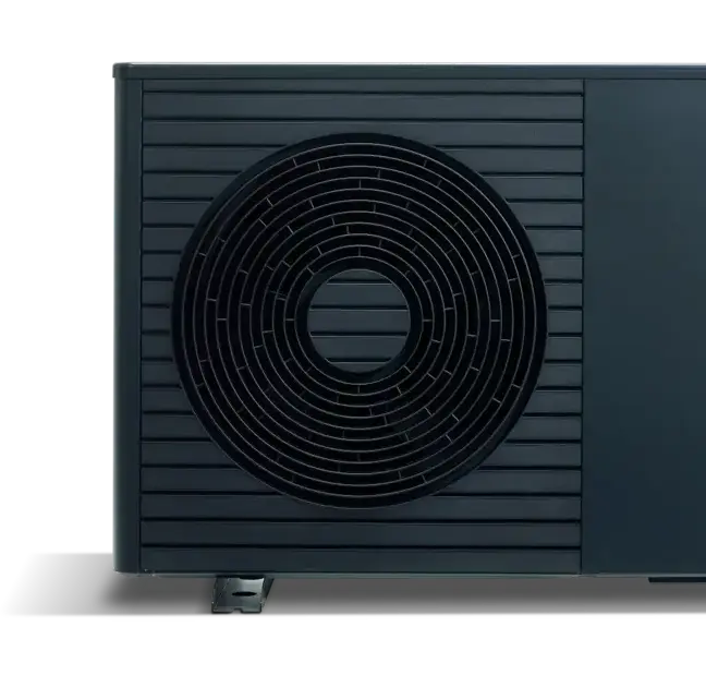 Außeneinheit einer aroTHERM plus 35 Wärmepumpe von Vaillant mit runder Lüfteröffnung.