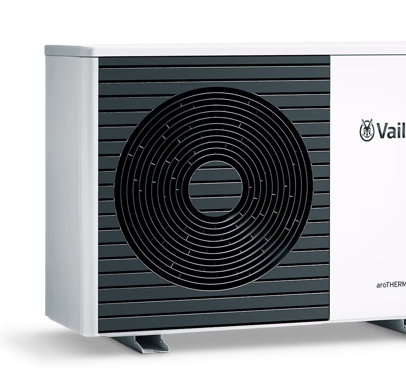 Außeneinheit einer aroTHERM plus 35 Wärmepumpe von Vaillant mit runder Lüfteröffnung.