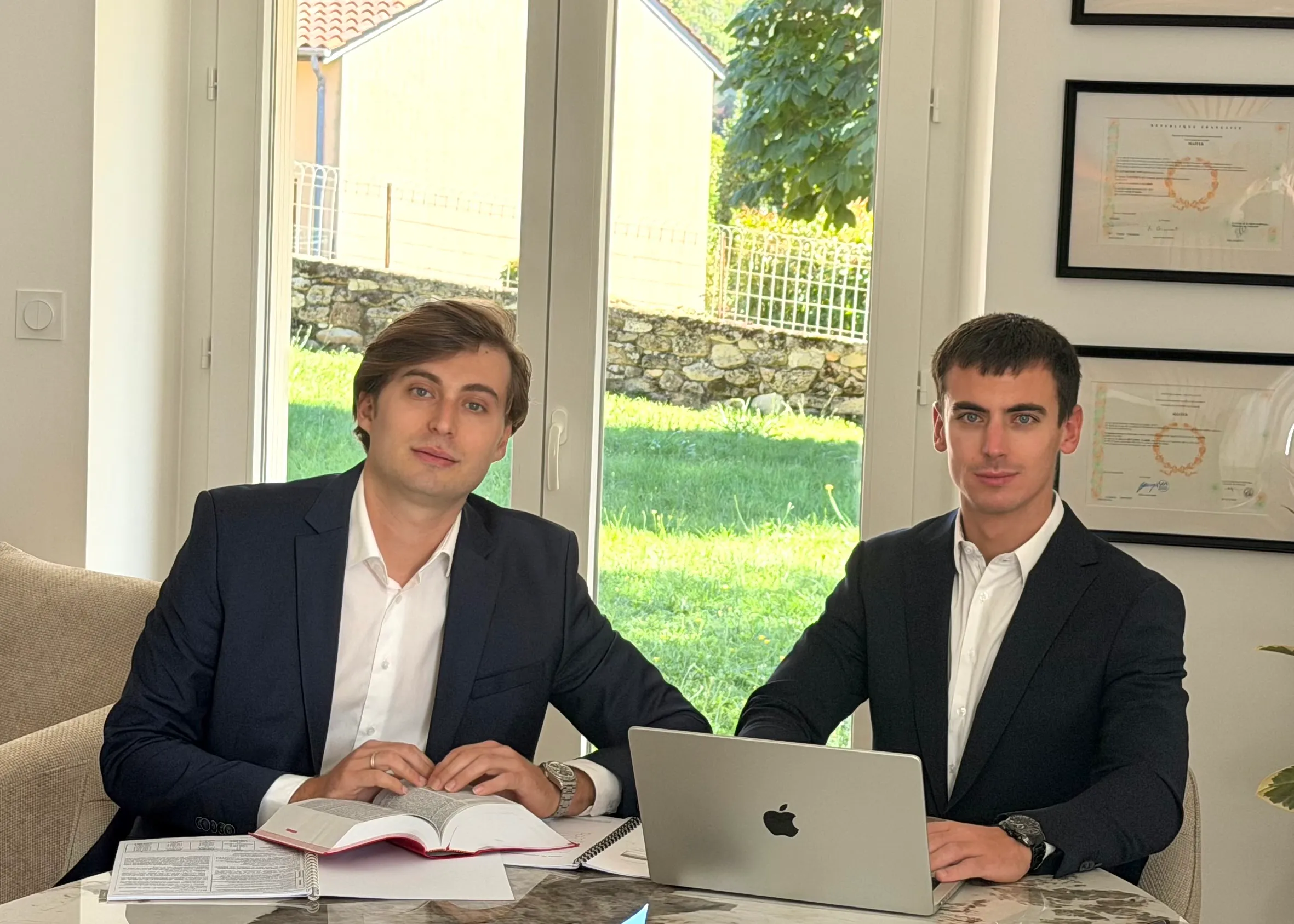 Les deux cofondateurs d'Auralys Conseil dans leur bureau à Figeac