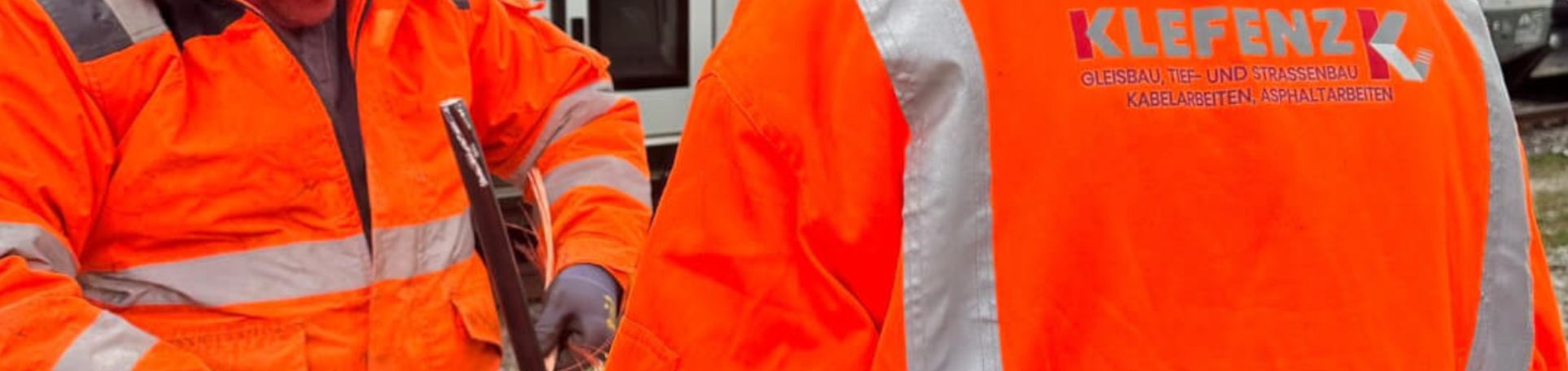 Klefenz-Mitarbeiter in Warnschutzkleidung auf der Baustelle