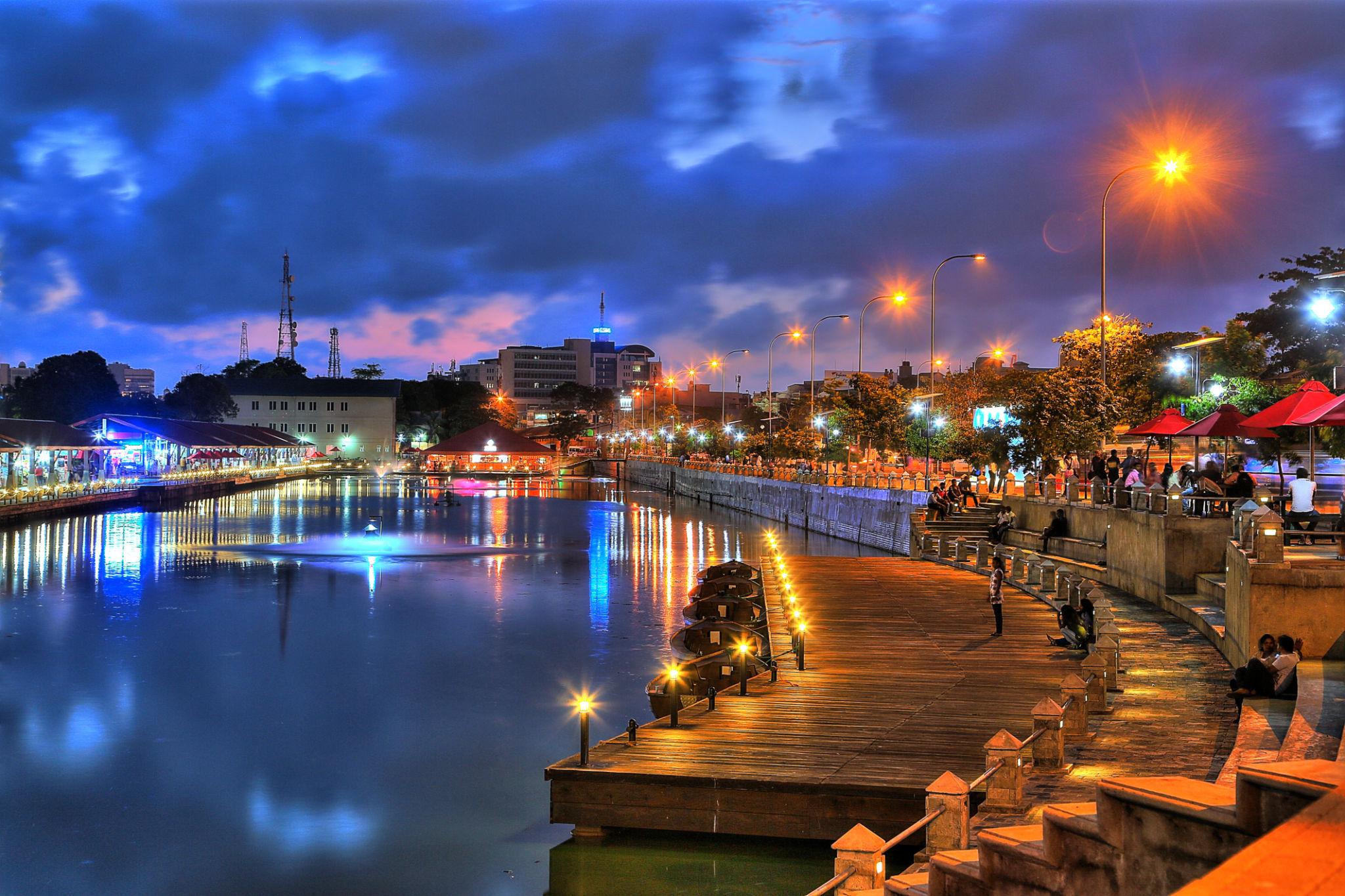 A night view of the Colombo Pettah market alongside the lake