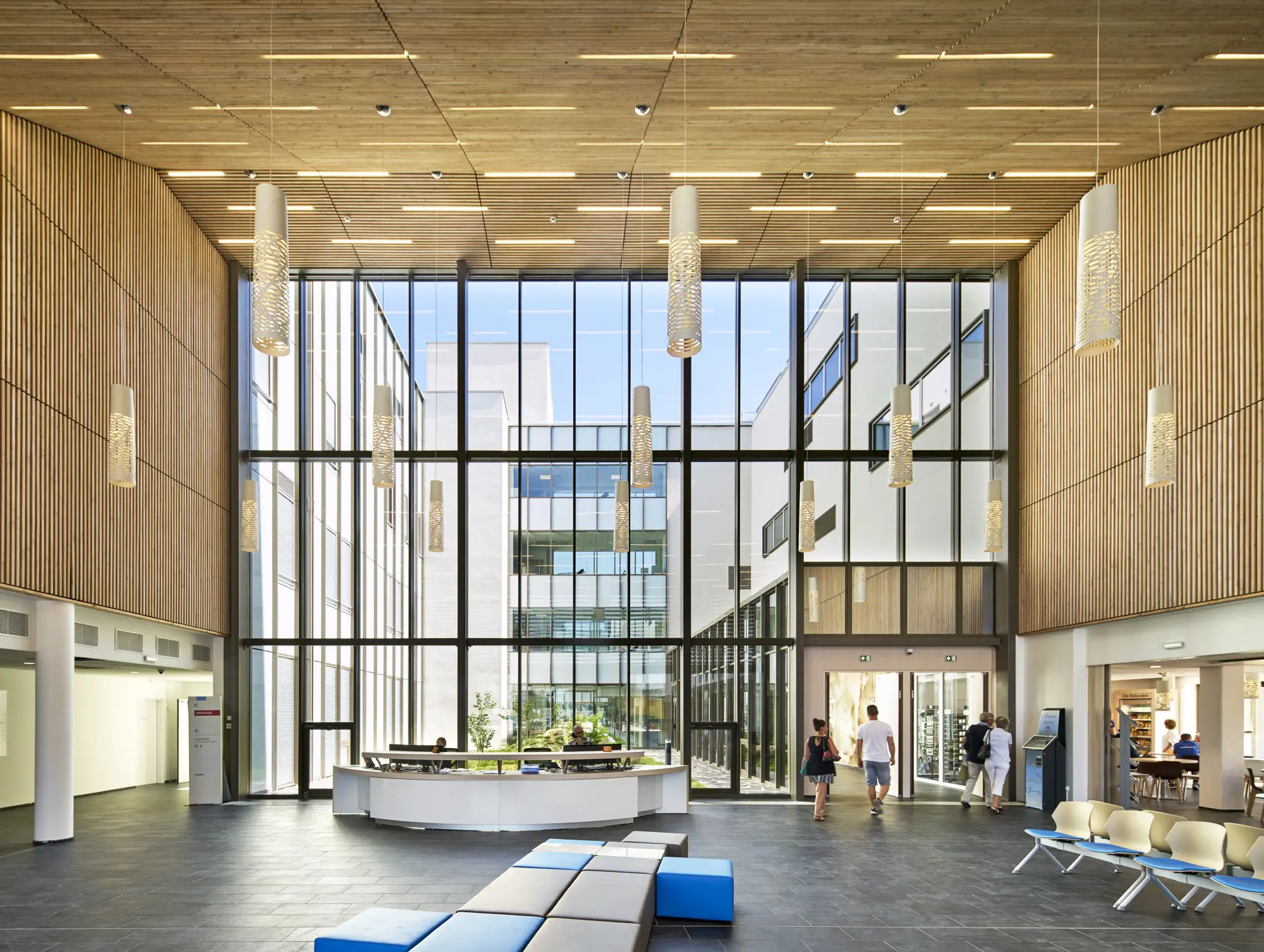 Menuiseries intérieures Clinique Courlancy, Reims — Les Ateliers de Reims