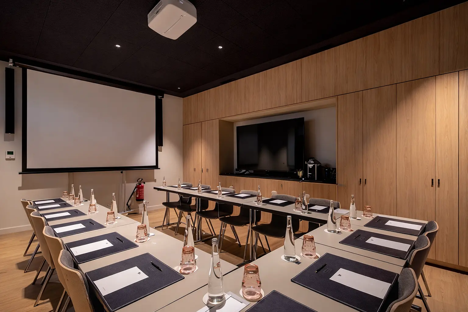 Menuiseries intérieures Hôtel La Caserne Chanzy, Reims — Les Ateliers de Reims