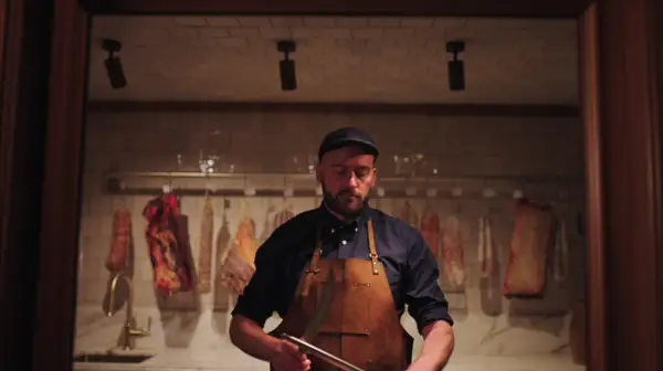 Video of butcher in tourist destination, Queenstown.