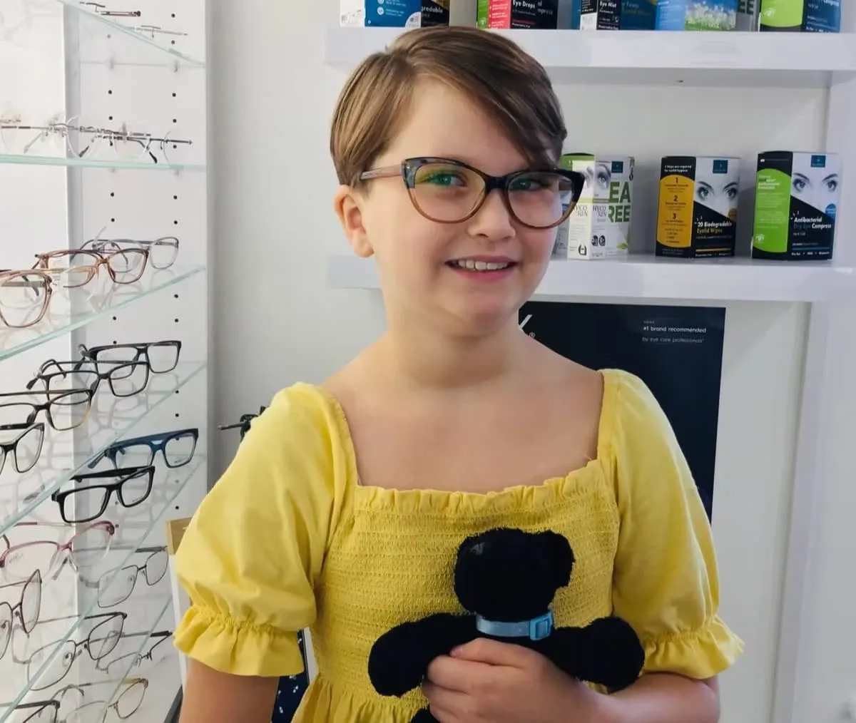 E&G Opticians team member