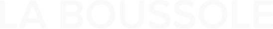 Texte en majuscules disant « LA BOUSSOLE » sur fond transparent.