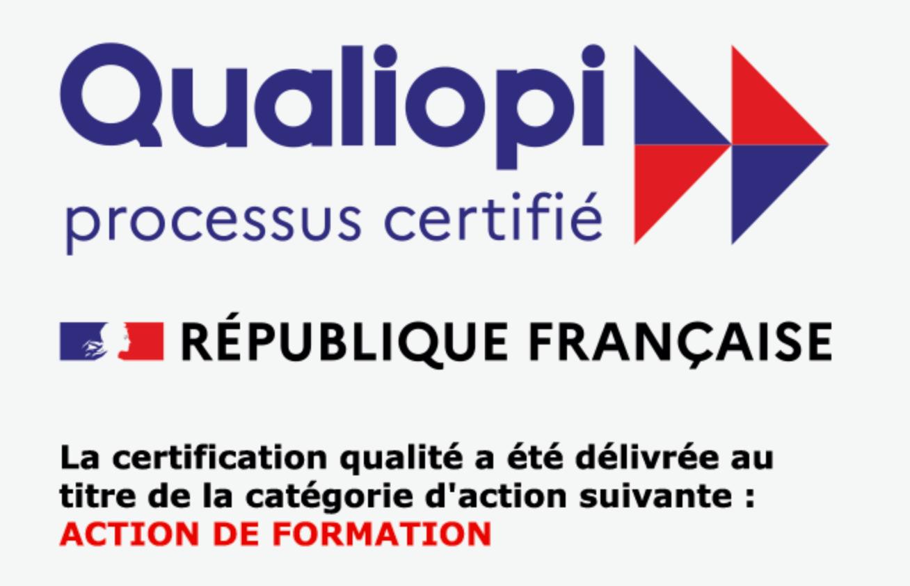 Logo Qualiopi avec flèches rouges et texte « processus certifié »