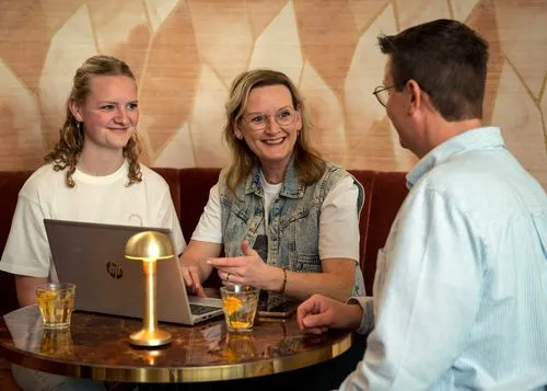 Brainstormen creatieve ideeën voor Pop-up Groep personeelsfeesten, bedrijfsuitjes, team uitje, evenementen en spelshows