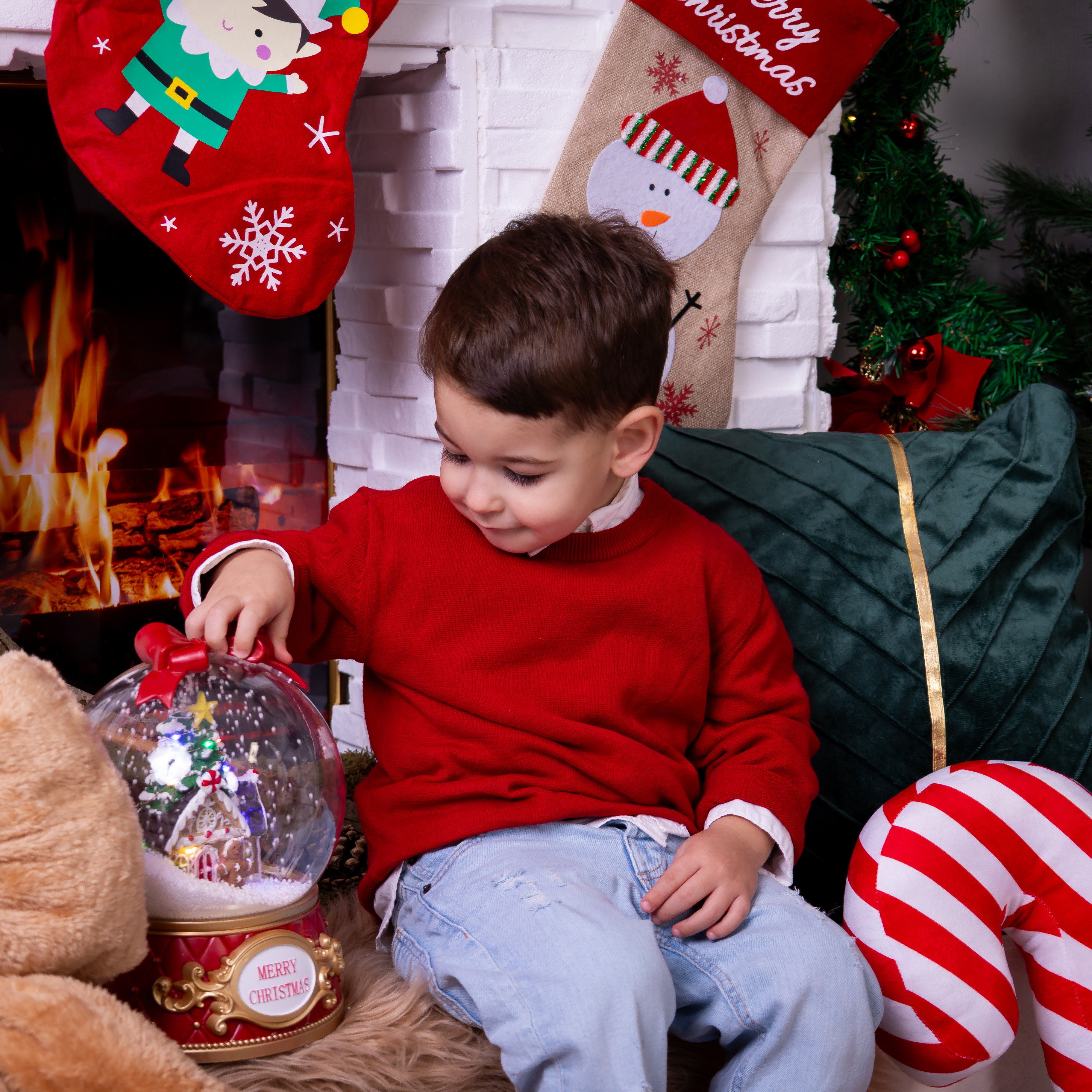 image of a family dining at the restaurant (for an italian restaurant)