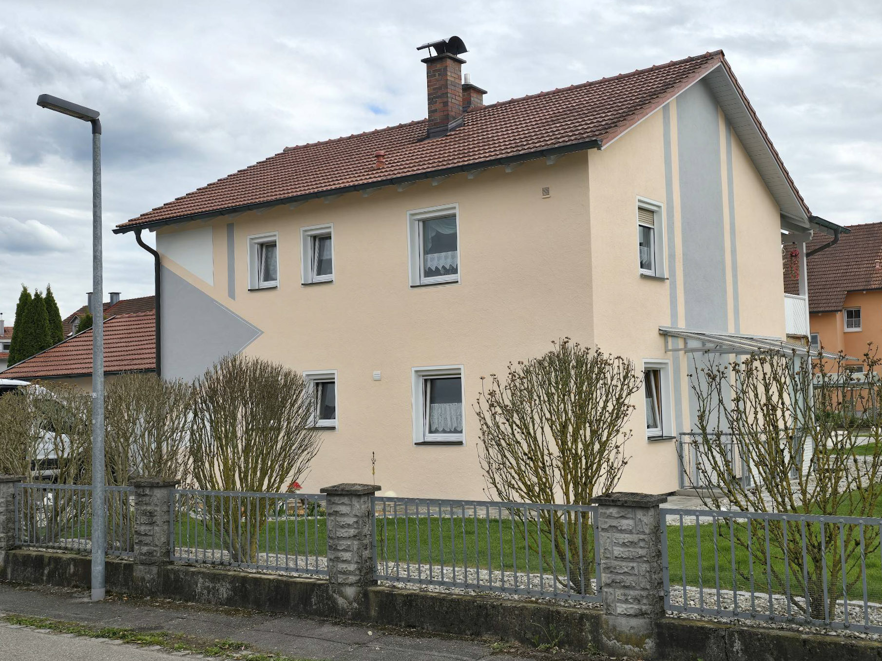 Verleihen Sie Ihrer Immobilie neuen Glanz. Malermeister Martin Sieberer bietet hochwertige Fassadenanstriche, kreative Farbkonzepte und langlebigen Schutz für Ihr Zuhause. Jetzt beraten lassen!