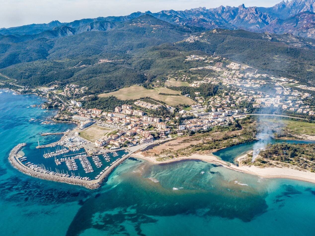 Vue panoramique Solenzara, montagne et mer