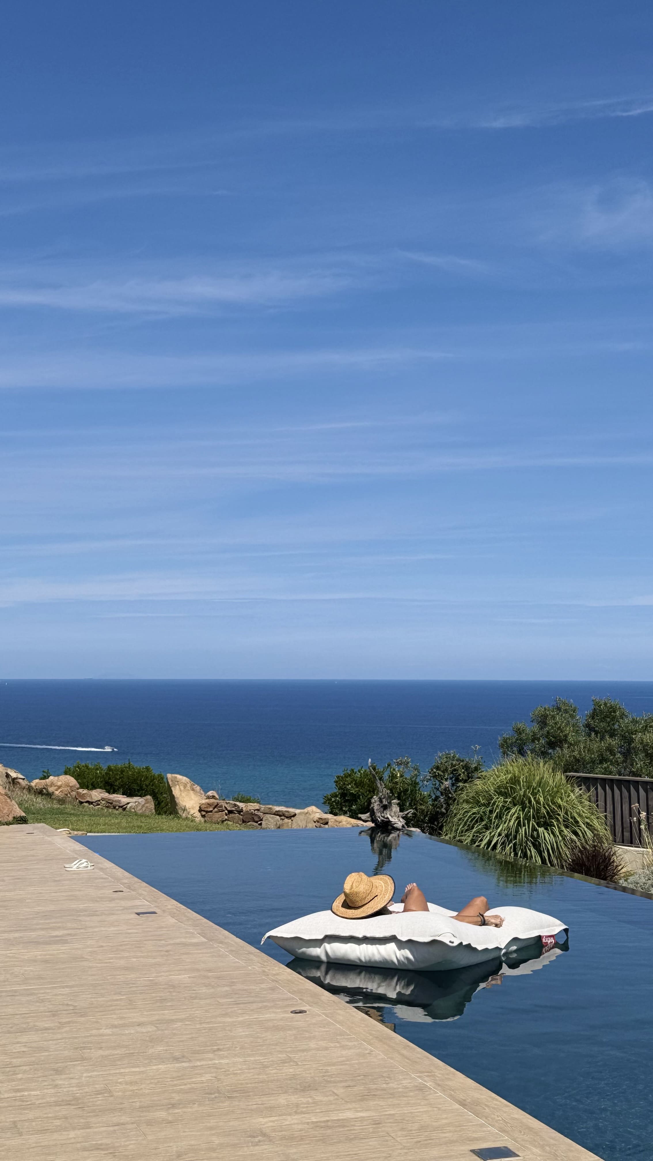 Villa Dea, terrasse avec piscine et vue mer
