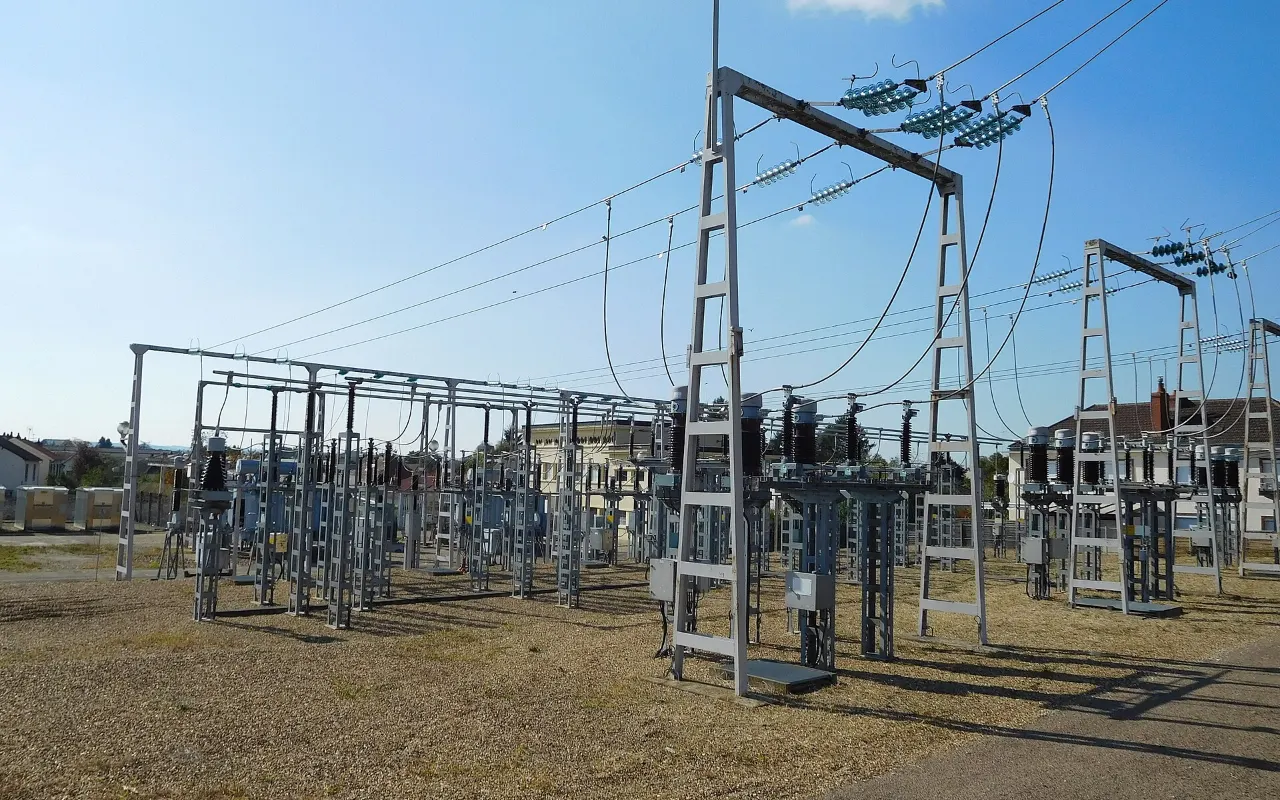 Industrie et énergie : 14 sites en France, installation UniFi Wanqo