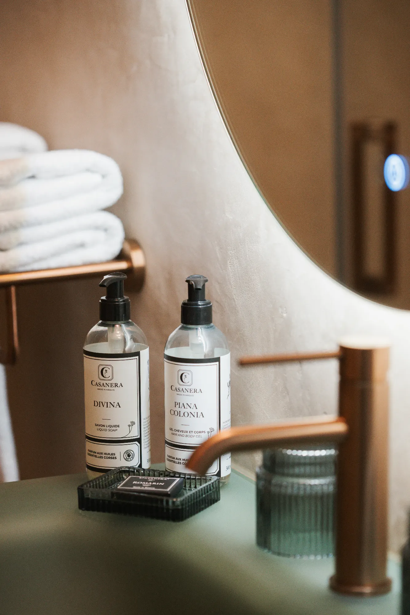 Suites ⎯ Salle de bain ⎯ Savons Casanera