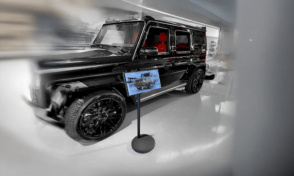 Realizacja Real ON – monitor All in One w salonie Royal Cars, wyświetlacz reklamowy premium