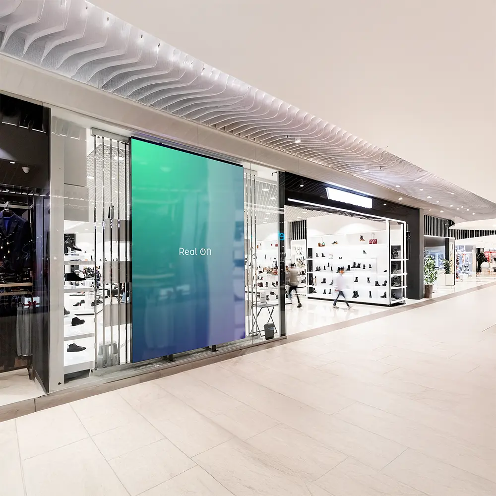 Ekran reklamowy Real ON w sklepie – digital signage do prezentacji oferty i promocji