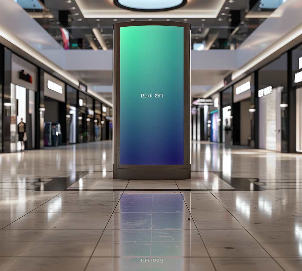 Totem wewnętrzny marki Real ON - digital signage i wyświetlacze reklamowe premium Warszawa