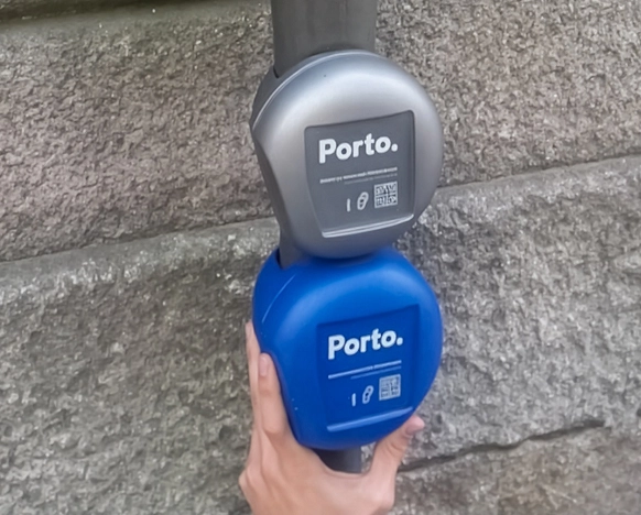 Fotografia de dois protótipos em comparação.