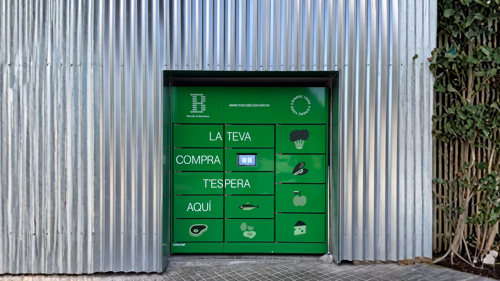 Smart locker installation for public administration and tourism