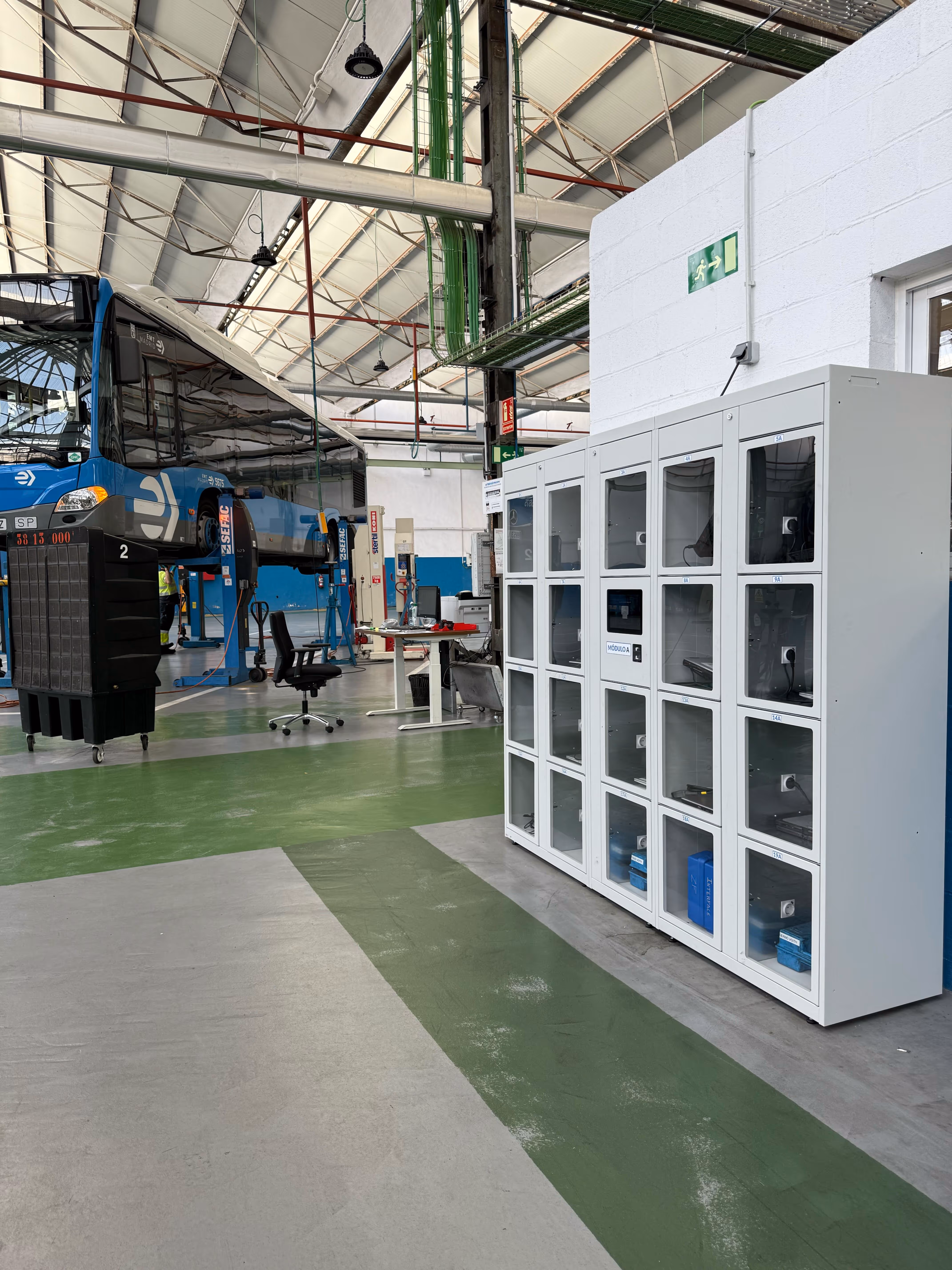 Smart Locker con compartimentos transparentes Columat para venta desatendida y catering
