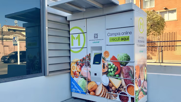 taquillas inteligentes refrigeradas con un vinilo de frutas, hortalizas, etc.