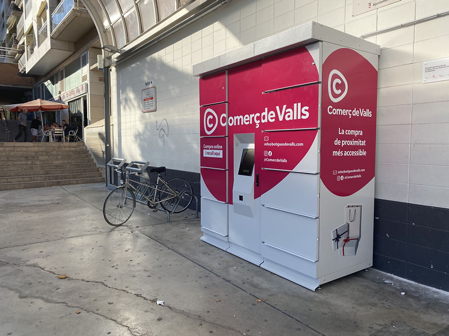 Click and Collect point with Columat smart locker at Valls 