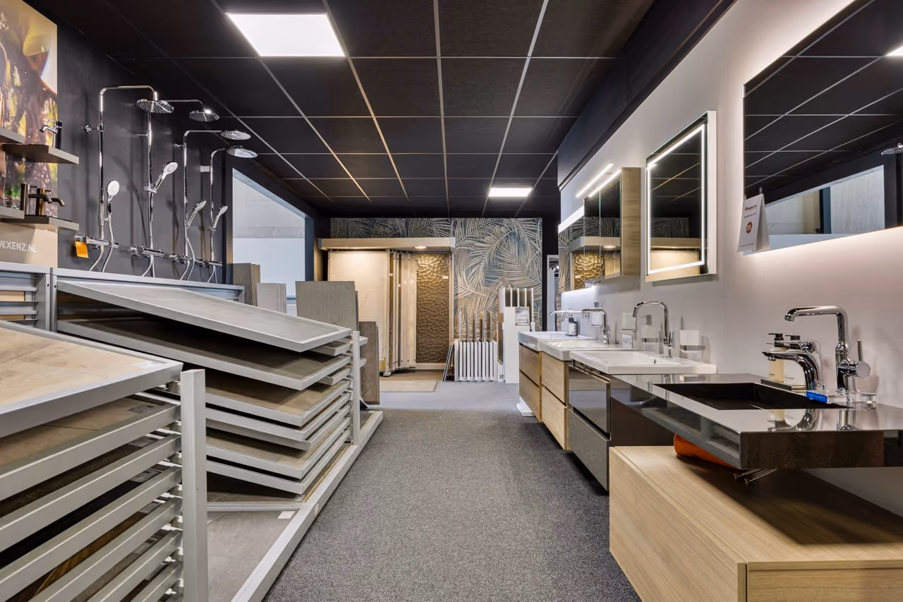 Wastafels, regendouches en tegelrekken - Showroom Borculo Marboma